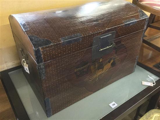 Japanese domed lacquered chest with erotic decoration(-)